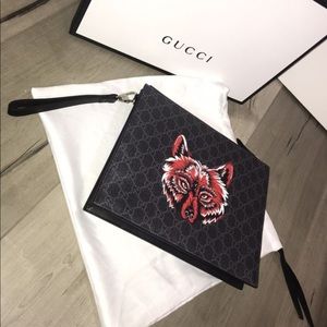 gucci wolf clutch